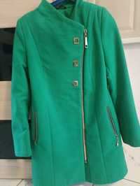 Пальто зеленогт кольору