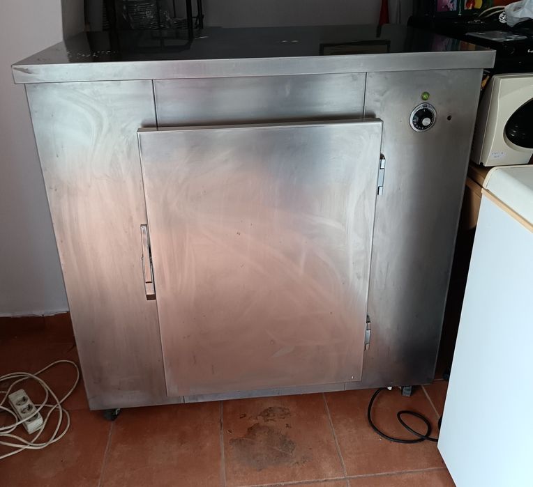 Balcão quente em inox com uma porta