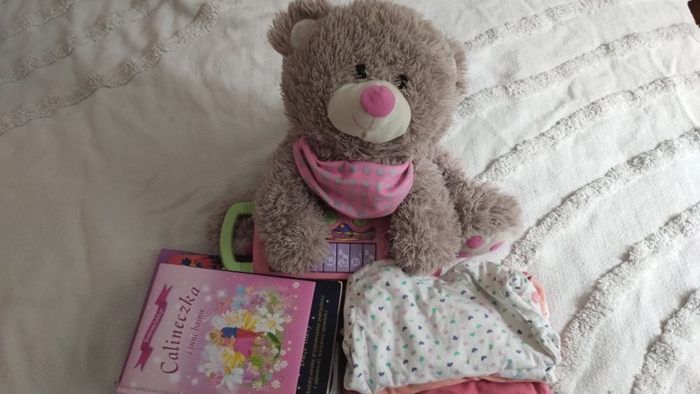 Zestaw mix ubrań zabawek książek dla dziewczynki