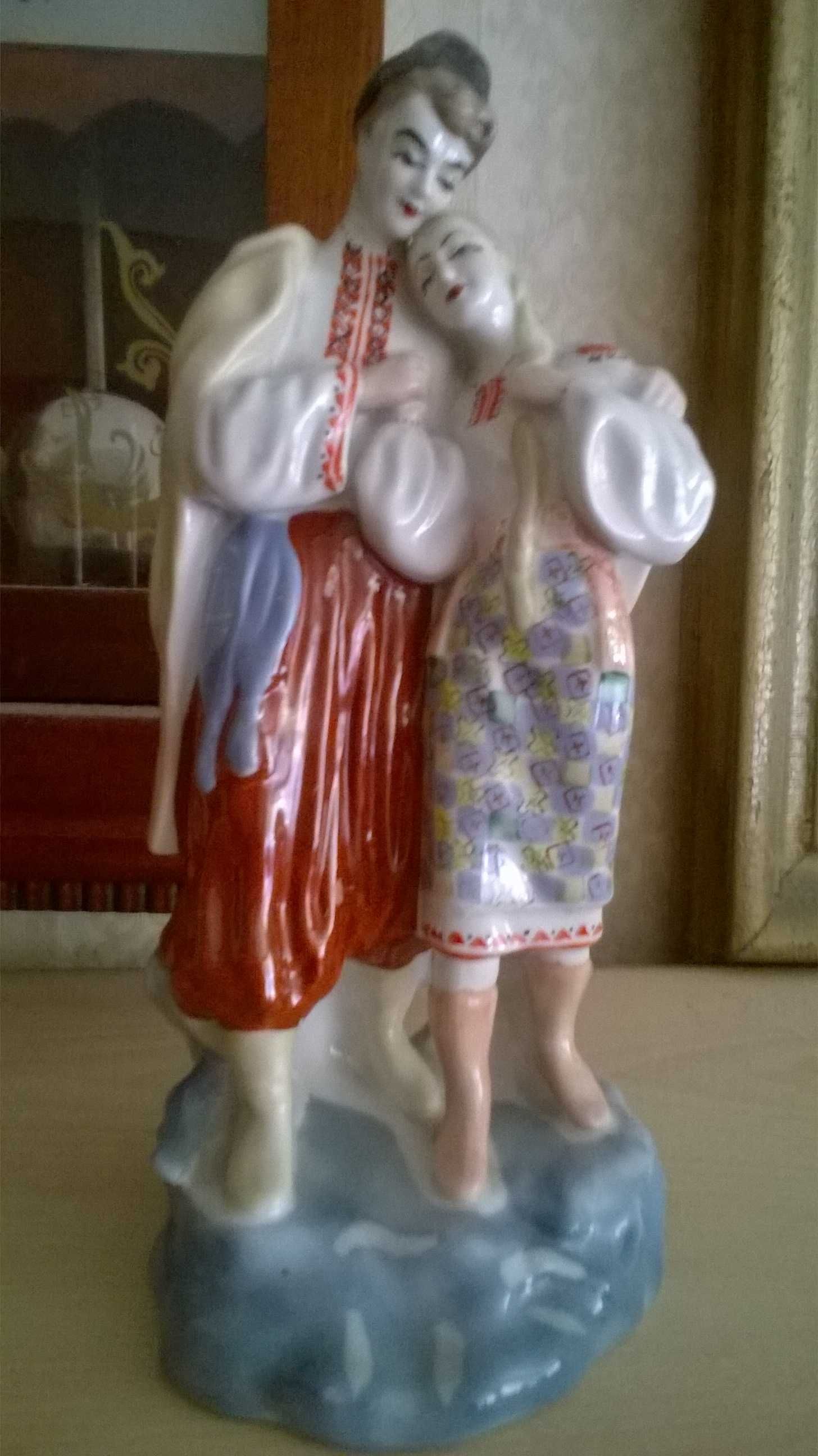 Porcelanowa figurka - para w stroju ludowym