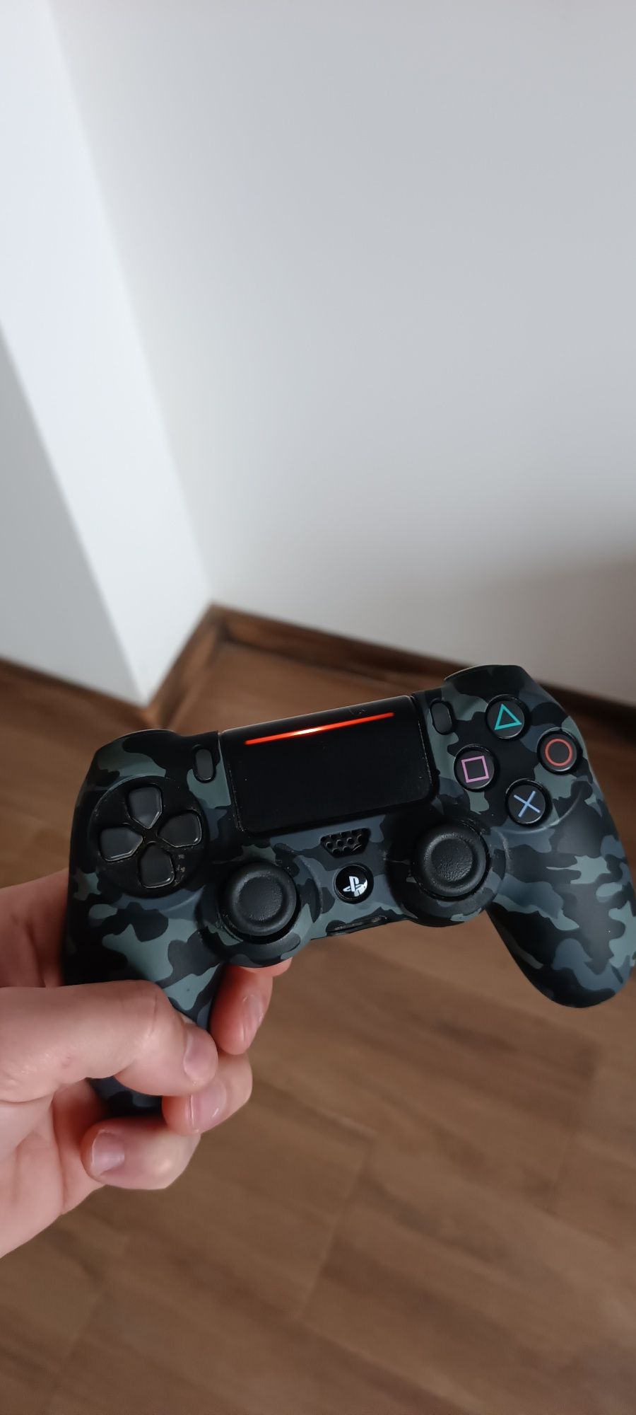 PlayStation 4 Pro 1TB + comando original