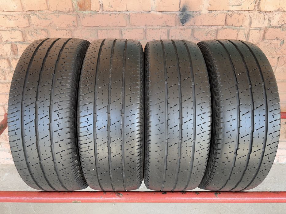 Комплект літніх шин 215/65R15c Continental