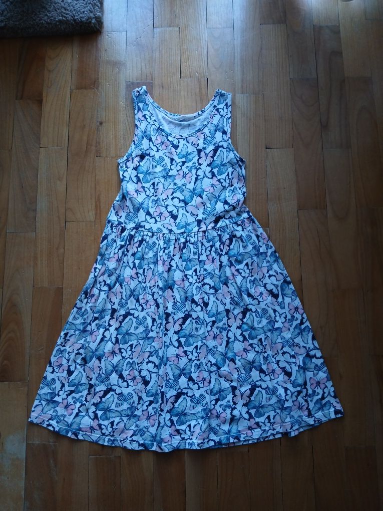 Dziewczęca sukienka na ramiączkach w motylki H&M