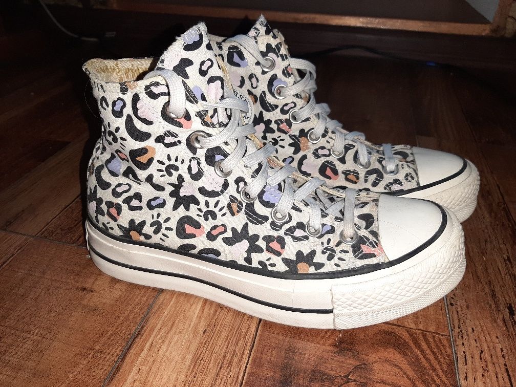 Высокие кеды на платформе Converse