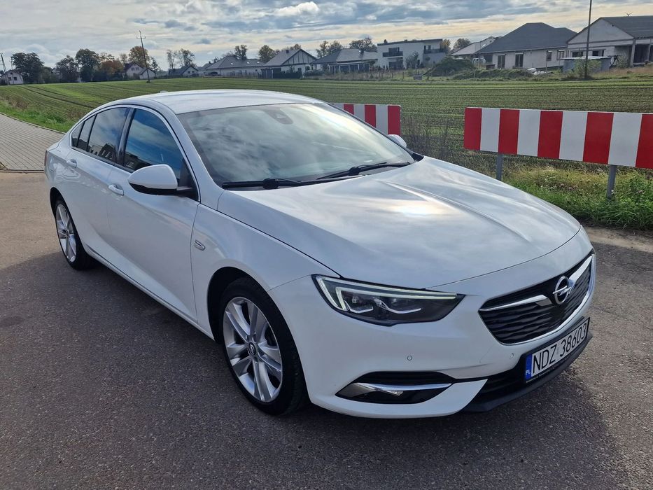 Opel Insignia Masaż w fotelu kierowcy auto bardzo dobrze wyposażone i super zadbane.