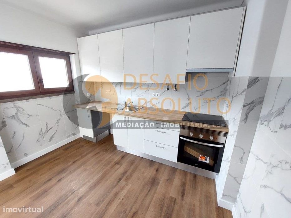 Apartamento T2 Totalmente Renovado, Centro de Sesimbra