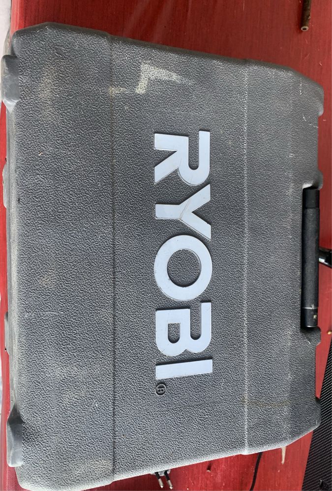 Maquina de furar Ryobi