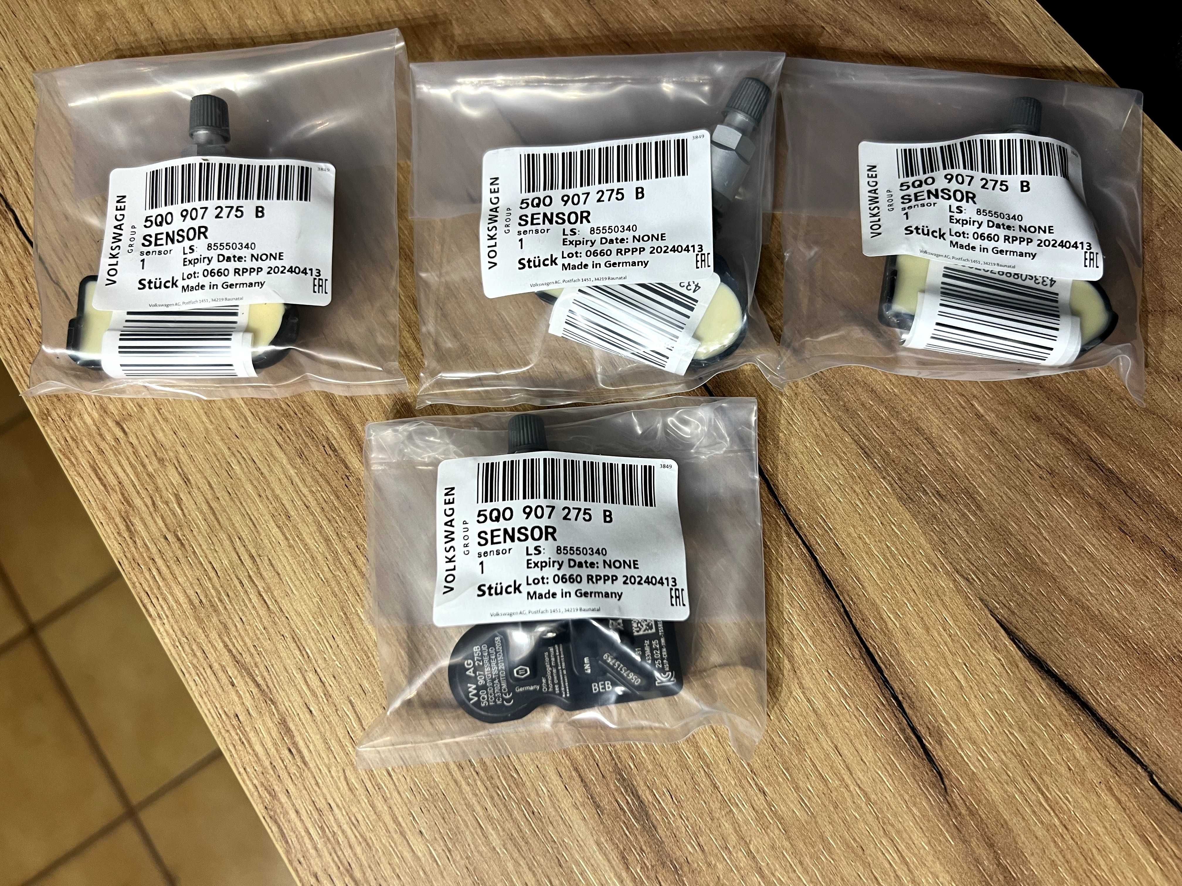 Czujniki ciśnienia opon powietrza VW Audi^ Skoda^ SEAT TPMS Nowe^