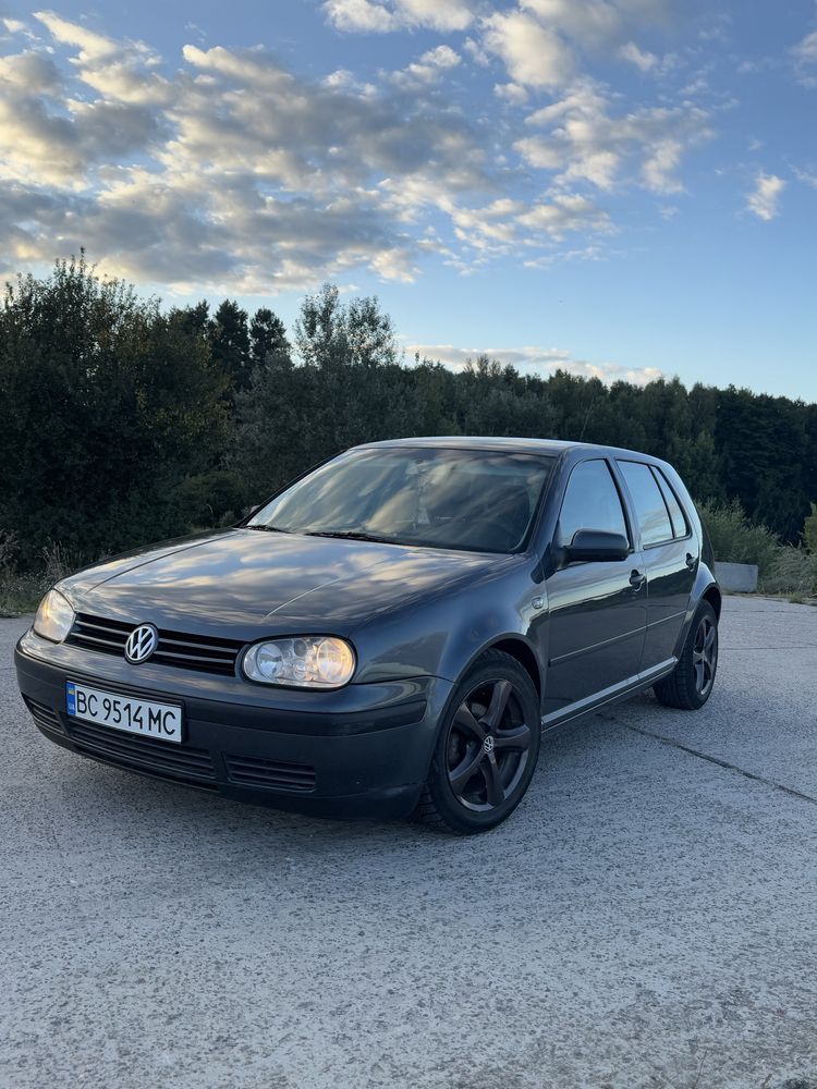 Volkswagen Golf 4 1.6 бензин 2001 рік