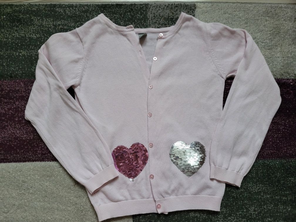 Różowy sweterek dla dziewczynki z sercami cekiny 134