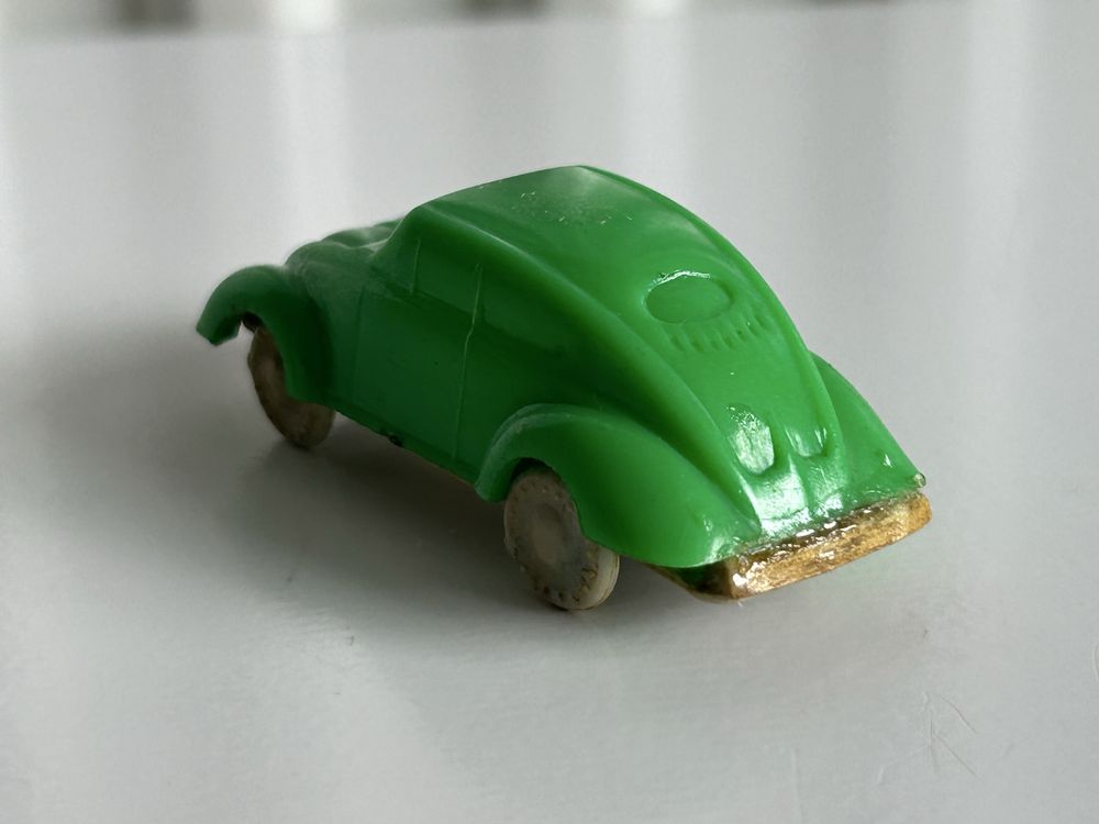 Volkswagen Garbus Beetle stara zabawka z kiosku Oval