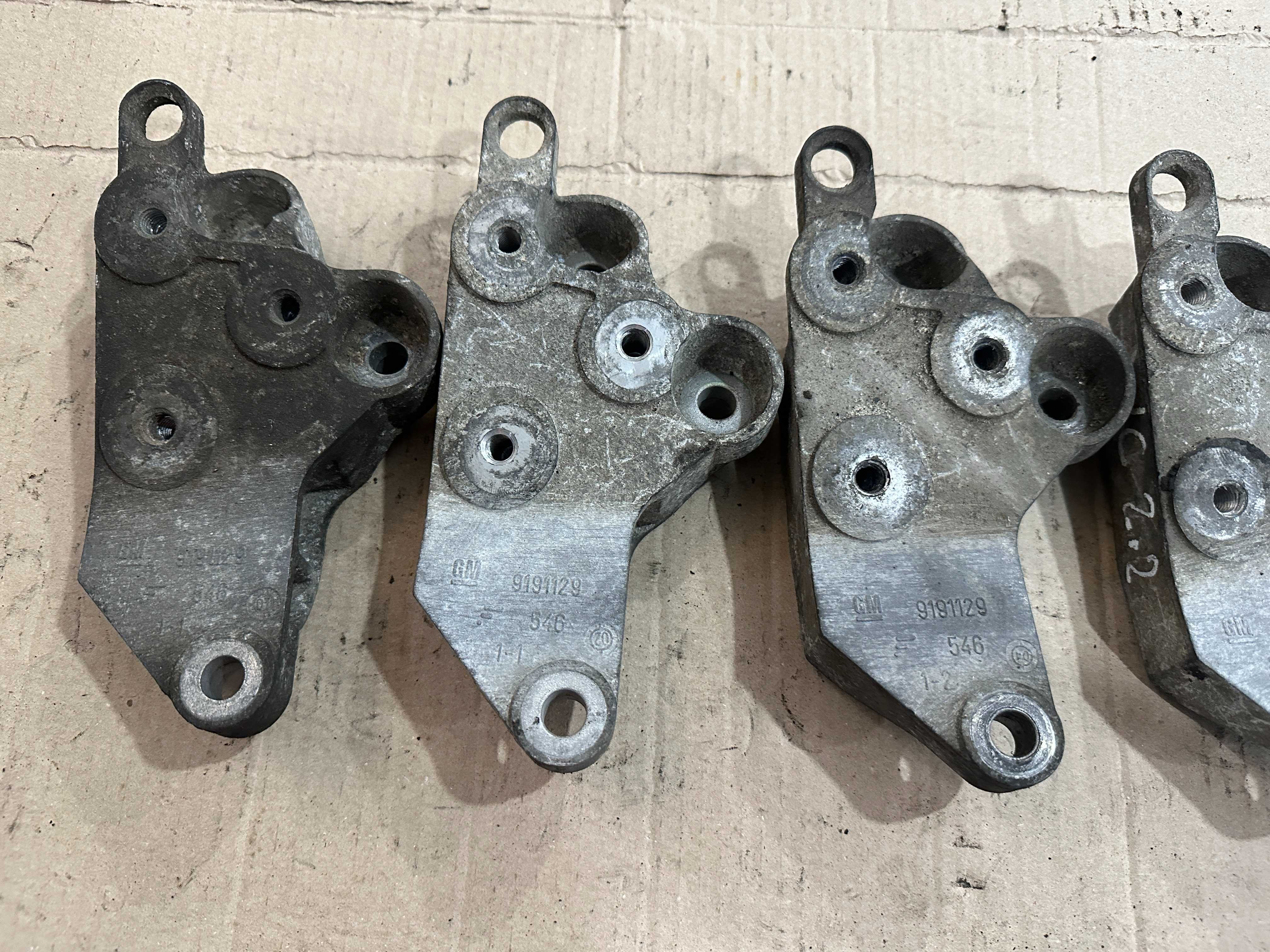 Кронштейн коробки кпп opel vectra c 2.2 tdi  9191129