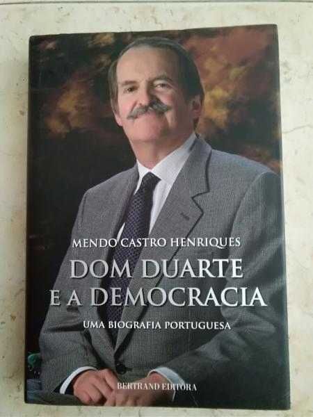 Dom Duarte e a Democracia - Uma Biografia Portuguesa.