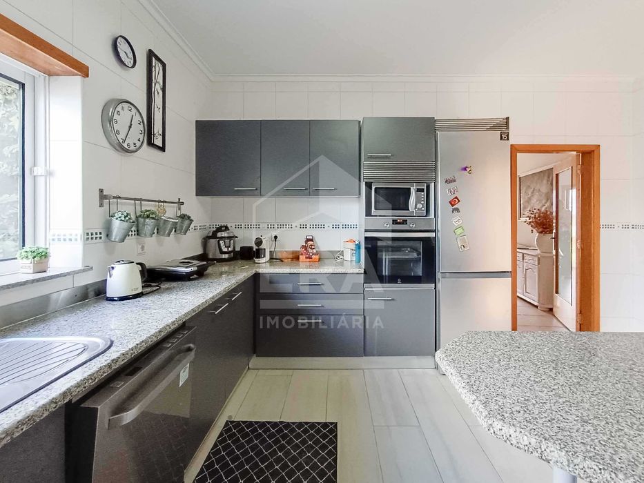 Moradia T3 com Piscina, Jardim e Terraços em Alquerubim, Aveiro