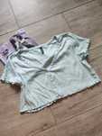 Crop top w kolorze miętowym.