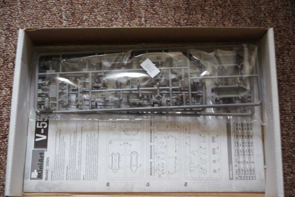 model silnika MiniArt 37025 V-55 ENGINE