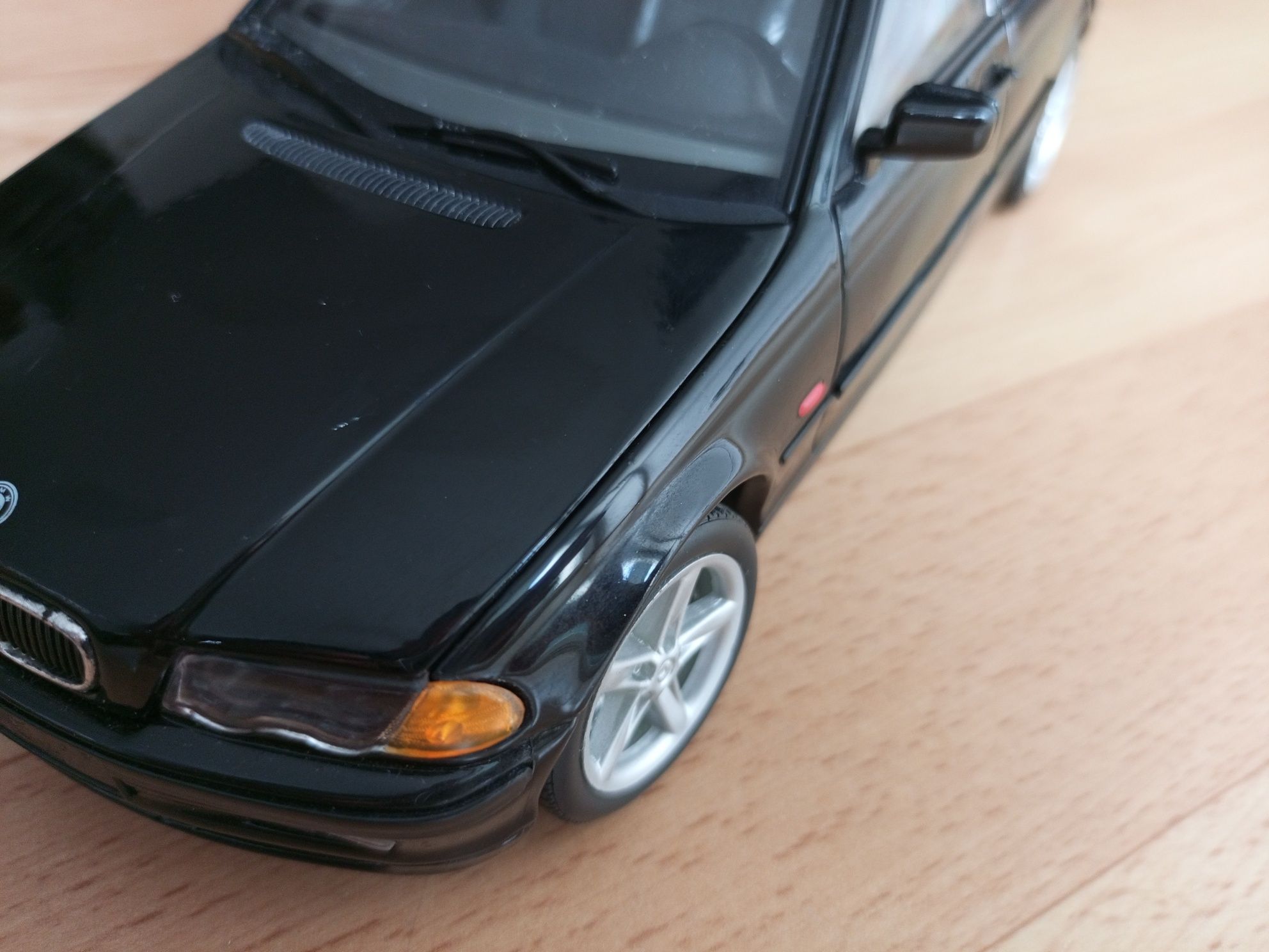 Model 1:18 BMW E46 sedan 328i Welly