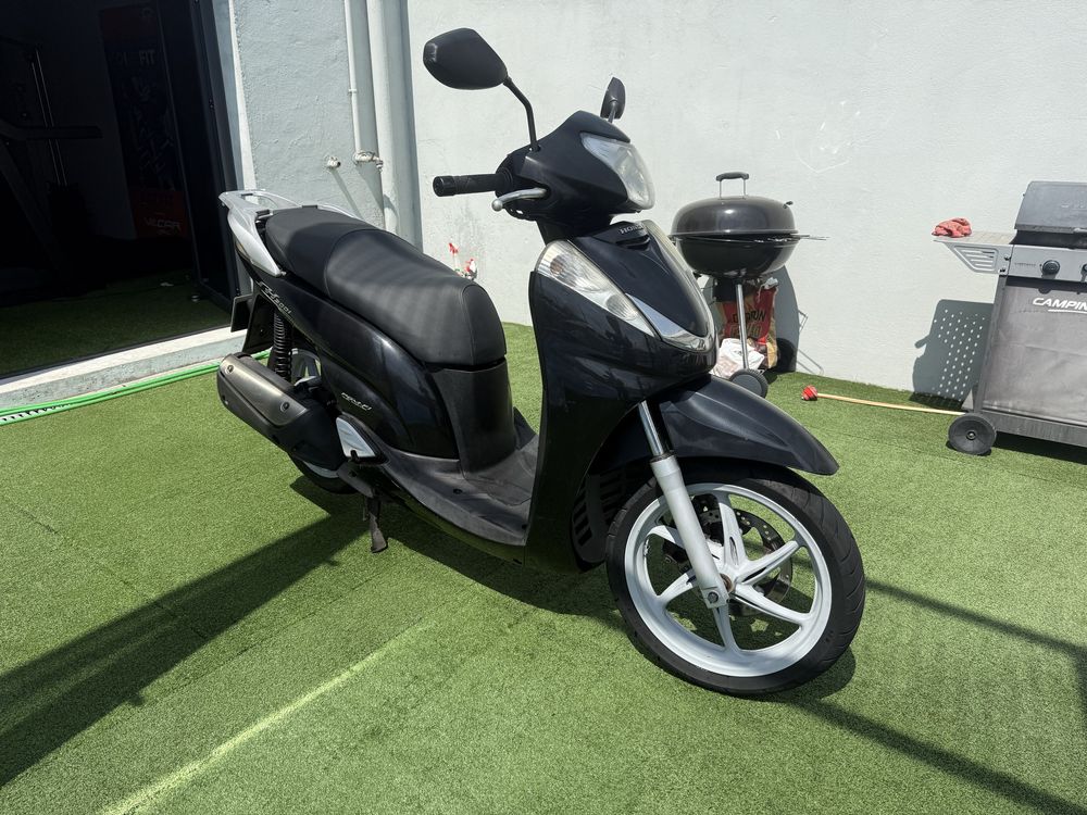 HONDA SH300i bom estado   scarabeo beverly liberty