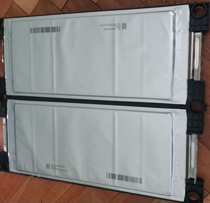 Для резервного живлення акумулятори