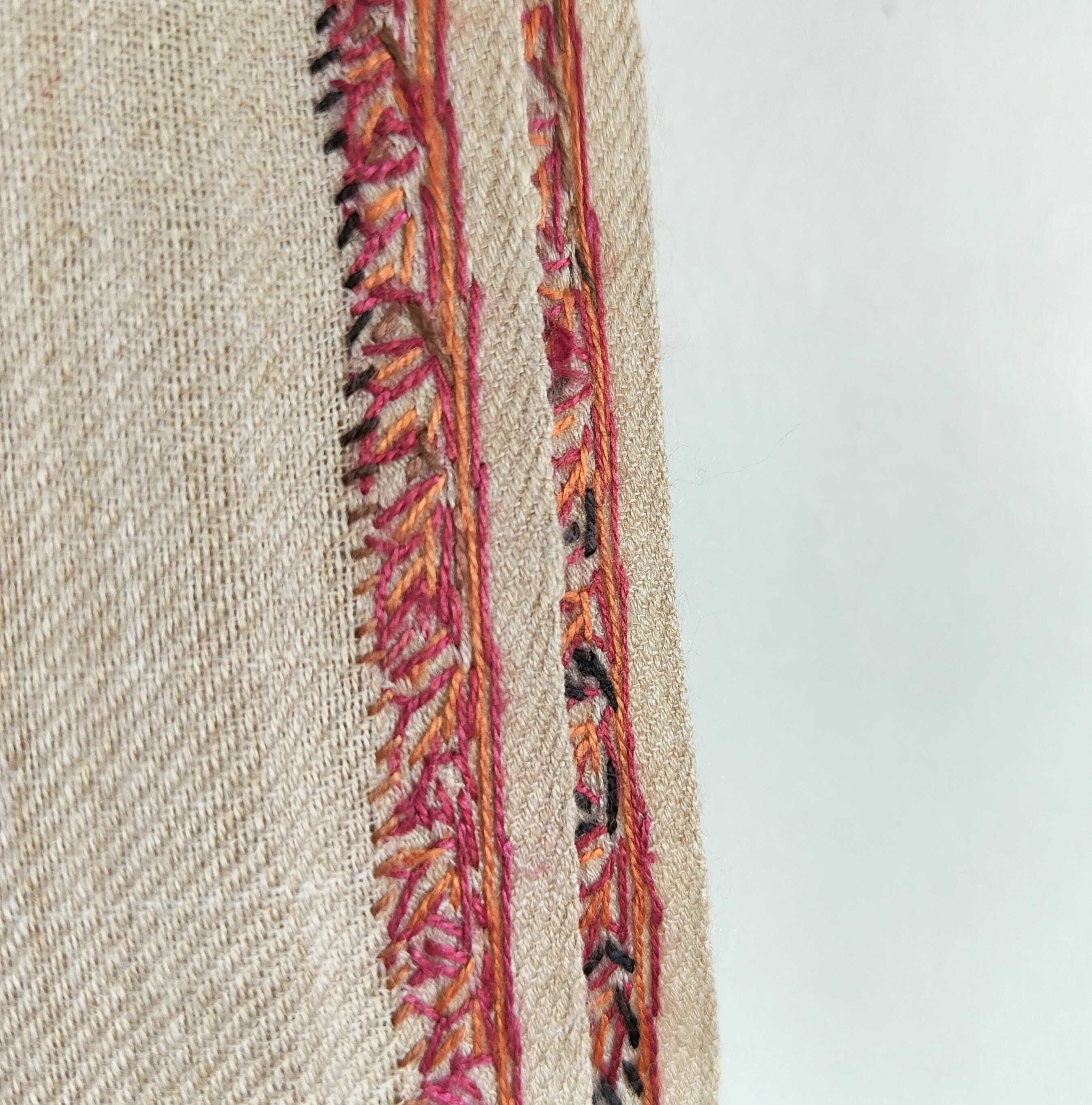 Szal orientalny indyjski haftowany haft paisley pashmina jasny beż