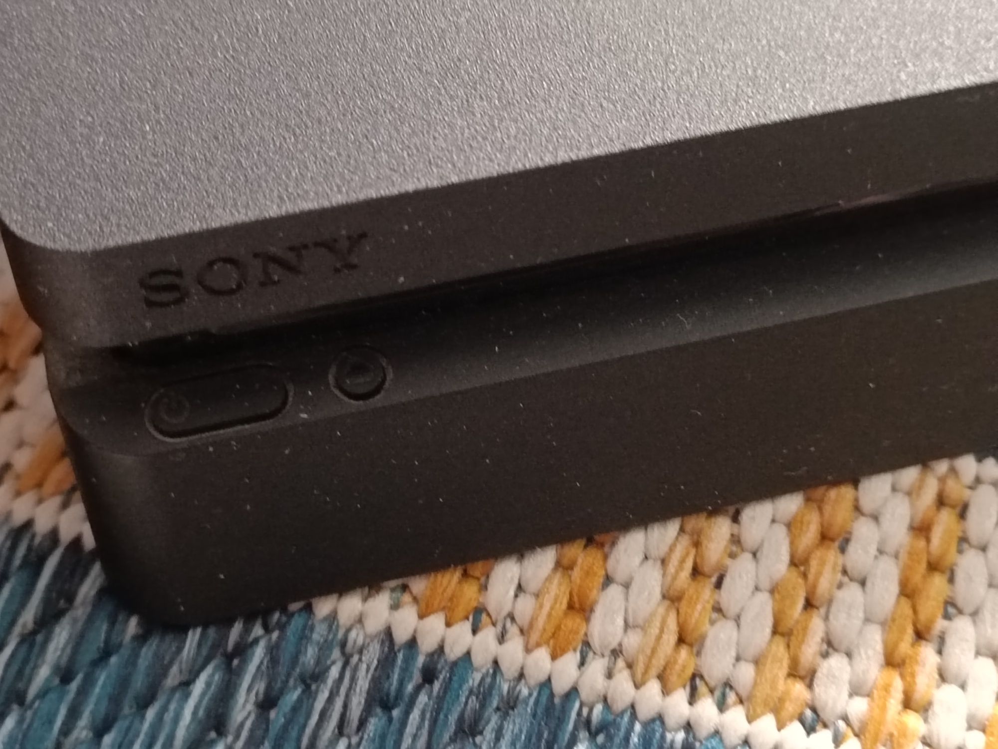 Konsola Sony PS4 1TB 2 pady stan idealny