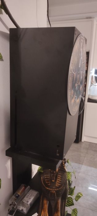 Xbox Series X 1TB + 2 pady + GPUltimate 10 miesięcy 200 gier online