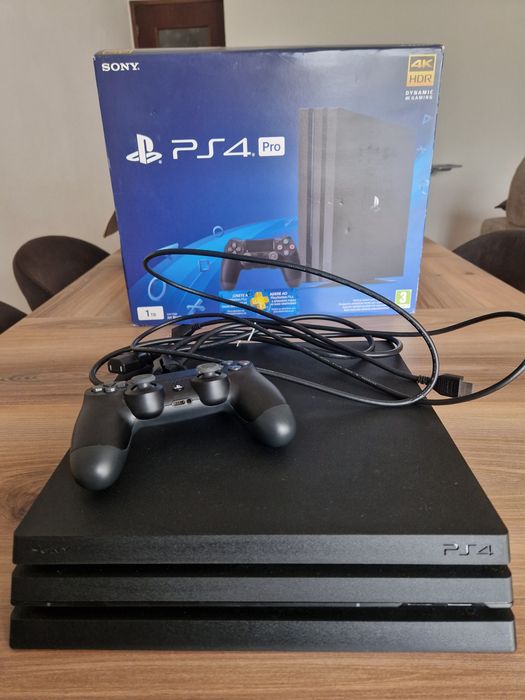 Ps4 pro 1tb com comando e cabos