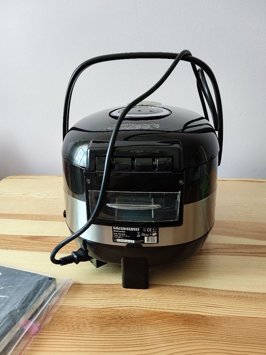 Sprzedam multicooker redmond