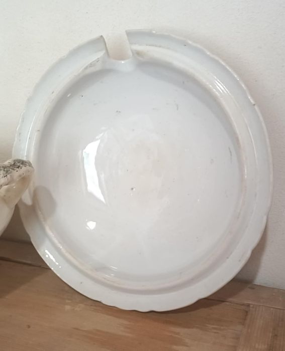 Grande e pesada terrina Cavalinho em preto Sacavém não marcada
Envi