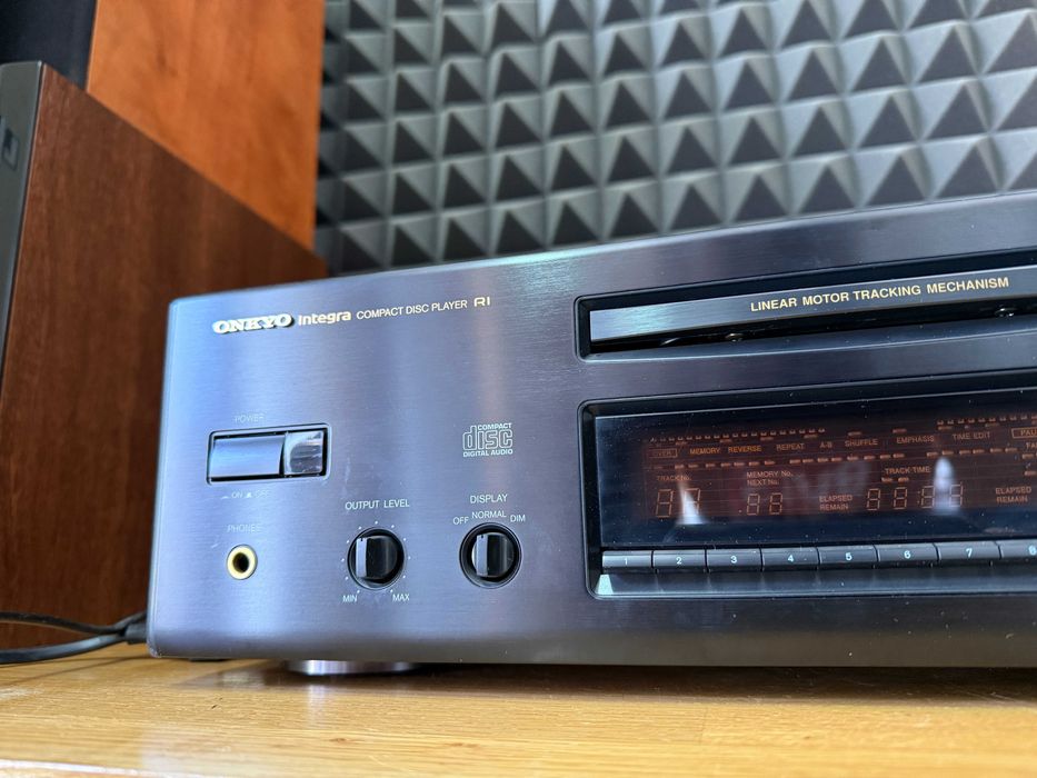 Odtwarzacz CD Onkyo INTEGRA DX-6850
