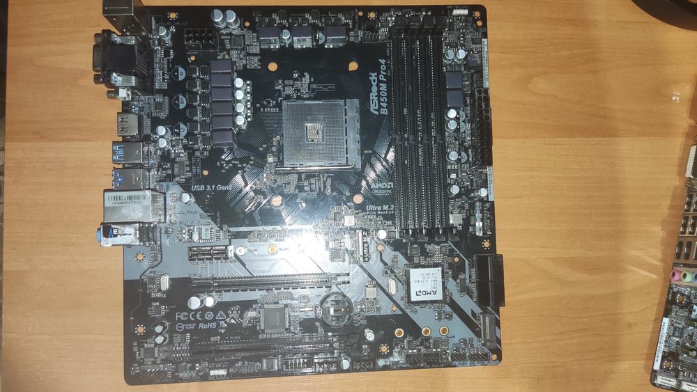 Материнська Плата AM4 ASRock B450M Pro4 (дефектна, тільки на запчасти)