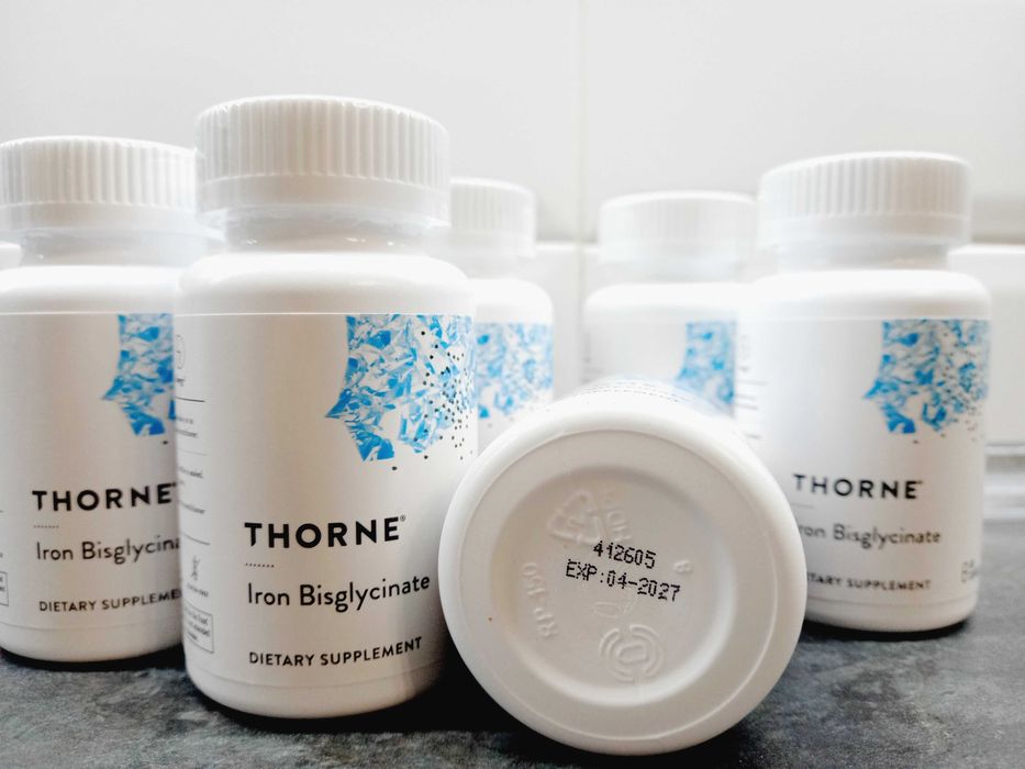 Thorne, Iron Bisglycinate 25 мг (60 капс.), железо хелат, залізо хелат