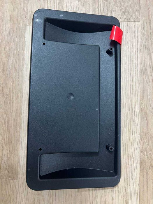 Оригінальний подіум для номерного знака Tesla Model 3