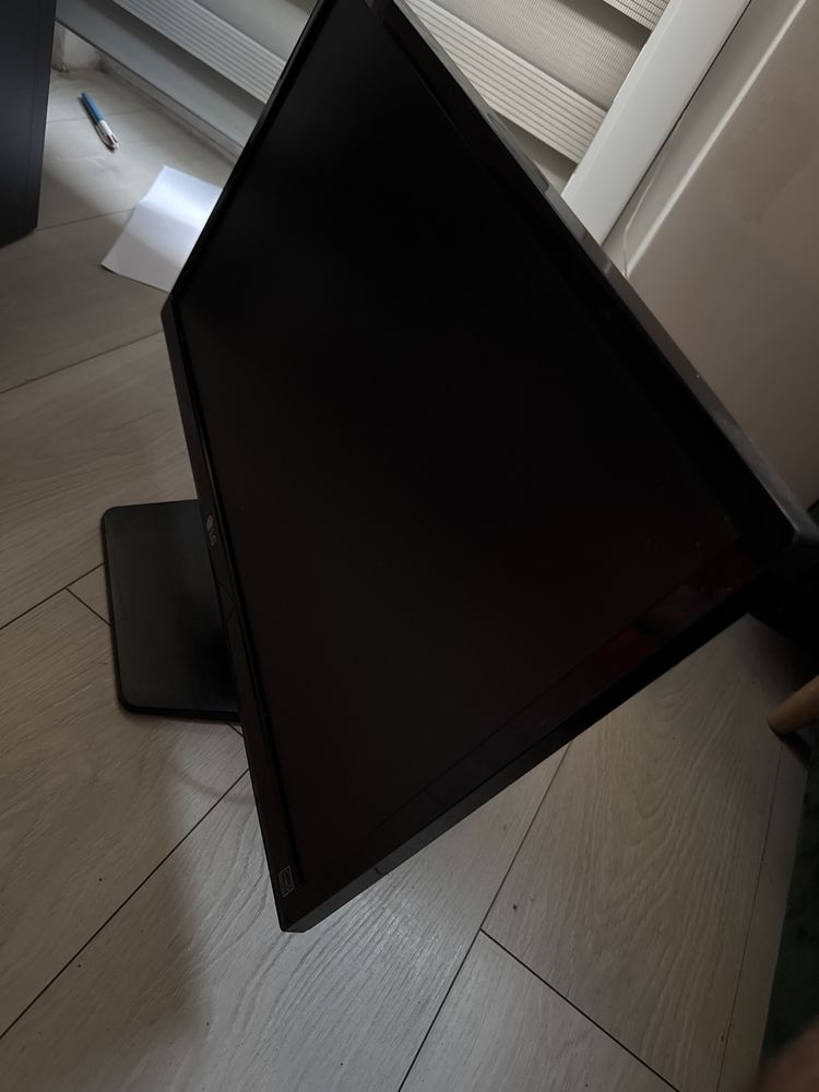 Monitor LG 24 cale swietny stan