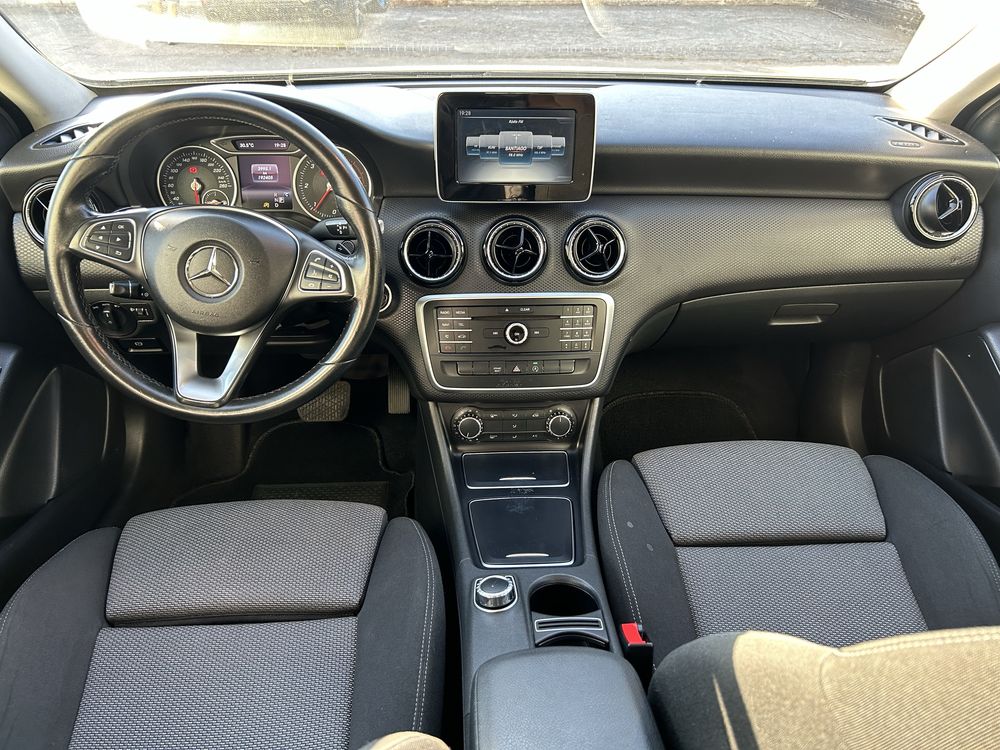 Mercedes A180d automático