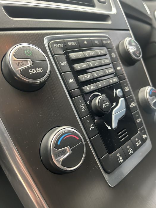 Продам власний Volvo V60 D4 2014