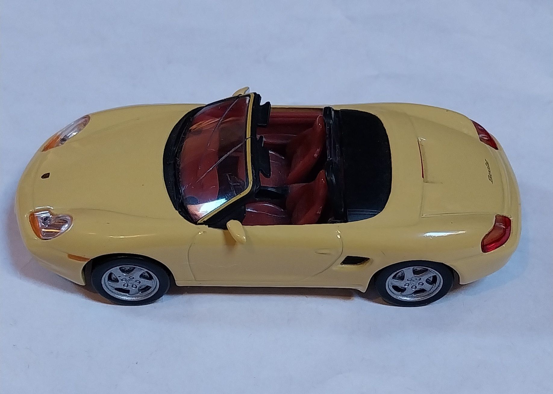 Miniatura Porsche Boxster em escala 1/43