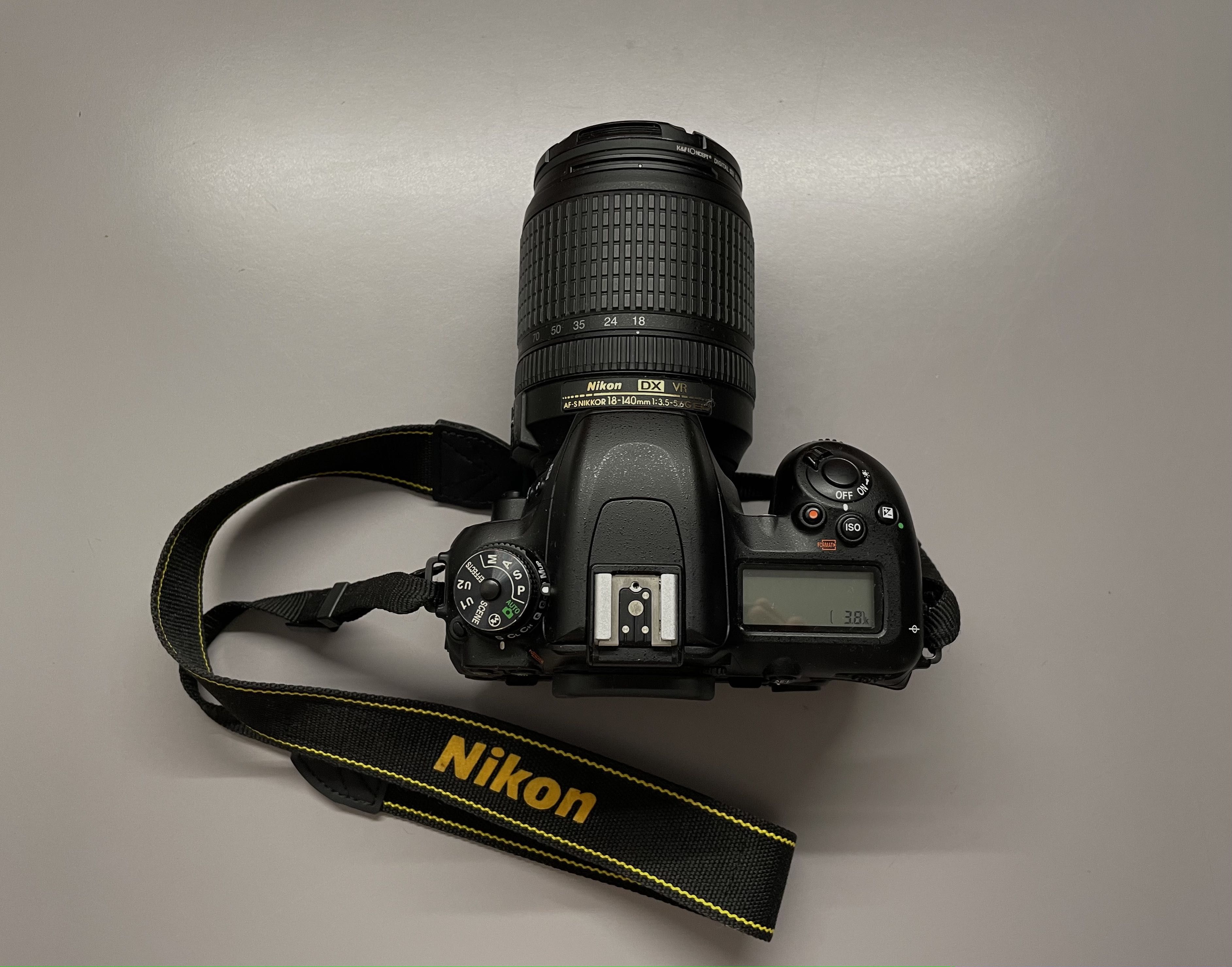 Nikon D7500 + lente 18-140mm + 6 filtros + bolsa