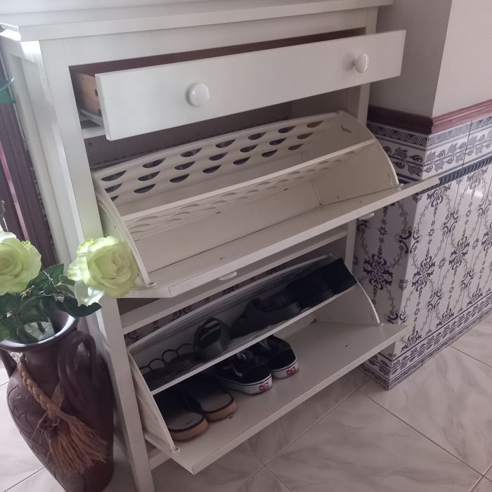 Sapateira ikea HEMNES 2 compartimentos + 1 gaveta. 89x30x127cm