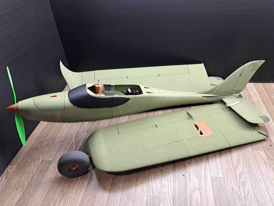 Samolot RC ECLIPSON MODEL C po testach używany