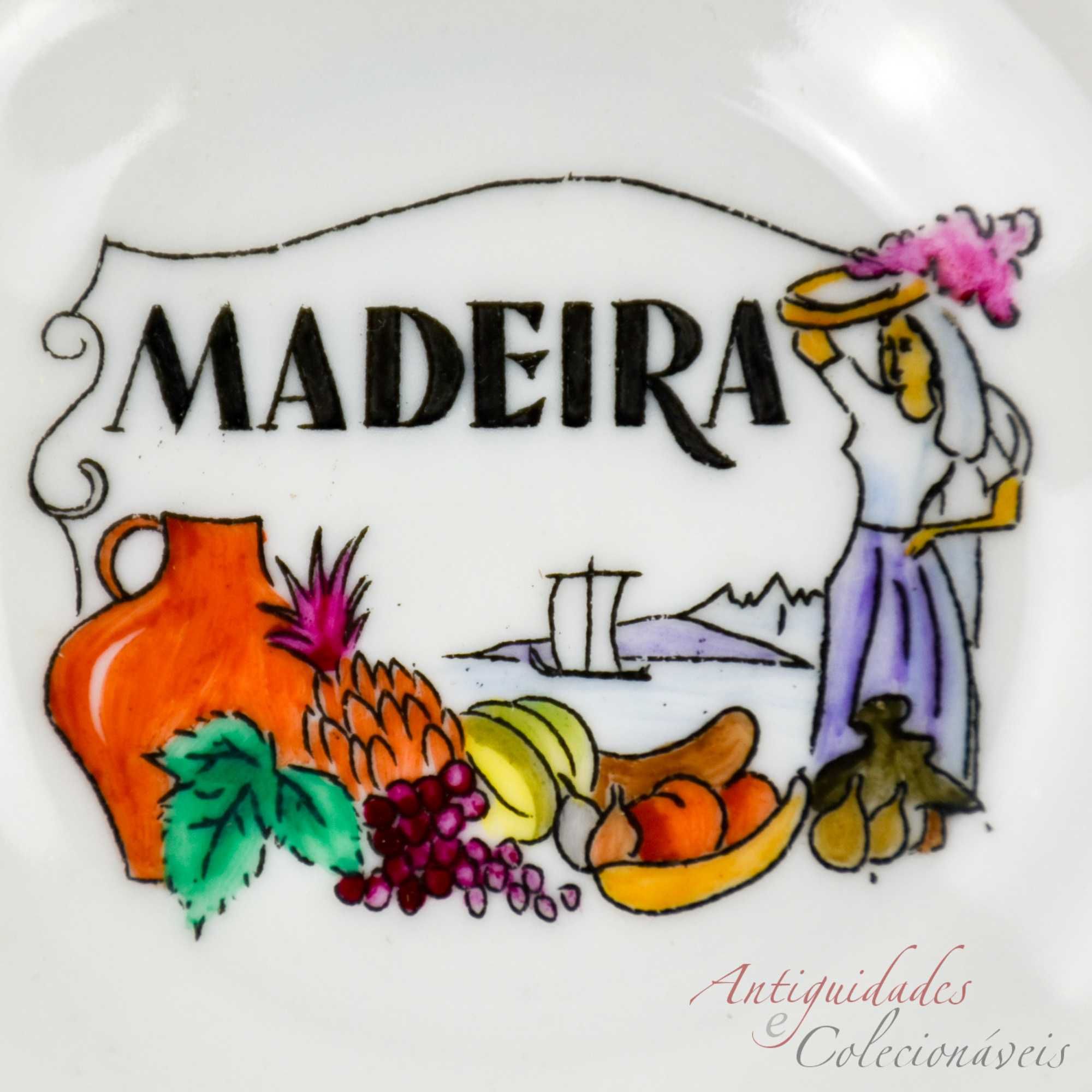 Pequena Taça com 2 pegas Porcelana Artibus alusiva à “Madeira”