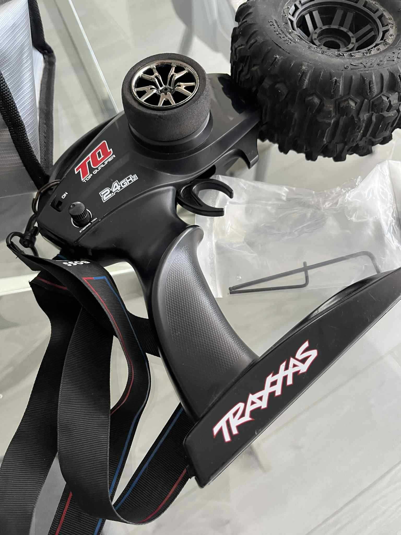 Carro telecomandado Traxxas Maxx v2 (C/ EXTRAS)