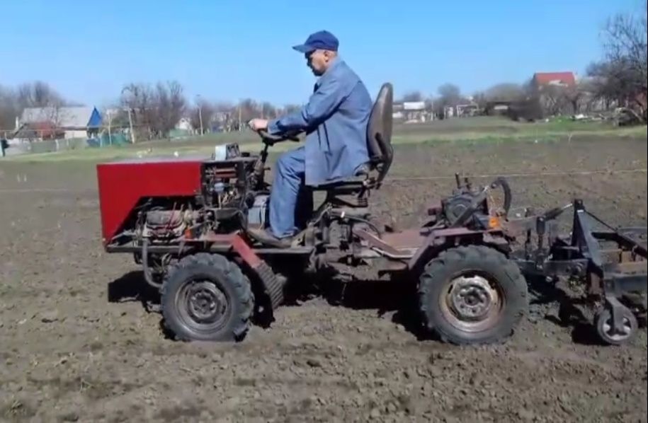 Продам міні-трактор. На ходу. Роздори