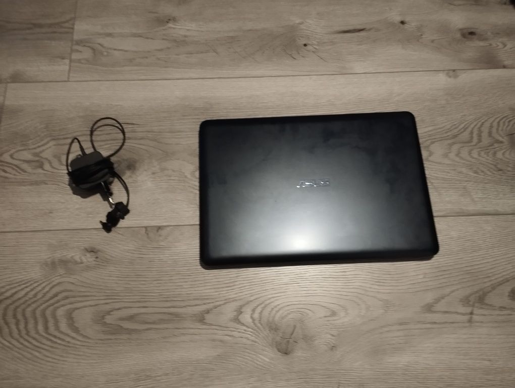 Laptop Asus E502N