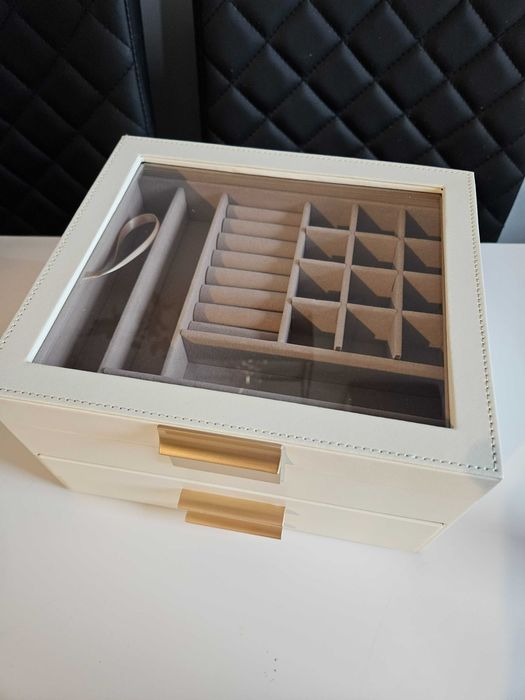 Jasna szkatułka kuferek organizer do przechowywanie biżuterii prezent