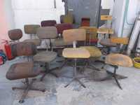 Stare industrialne krzesła warsztatowe
