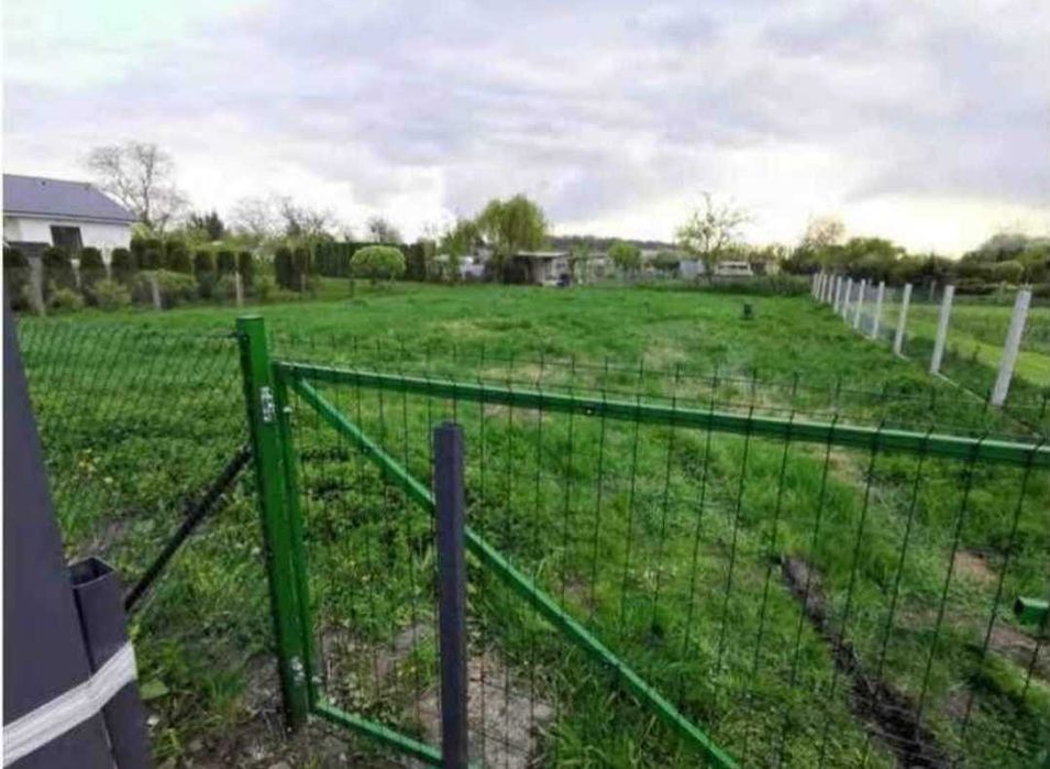 Działka z warunkami zabudowy na dom jednorodzinny lub garaże