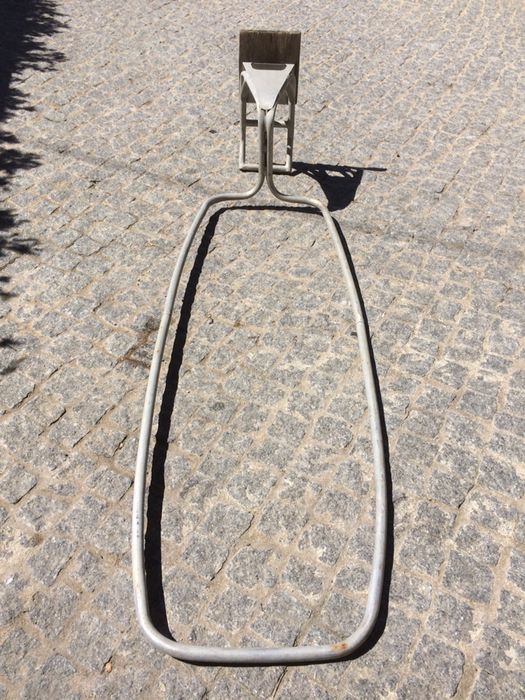 Suport de motor para barco pnumatico