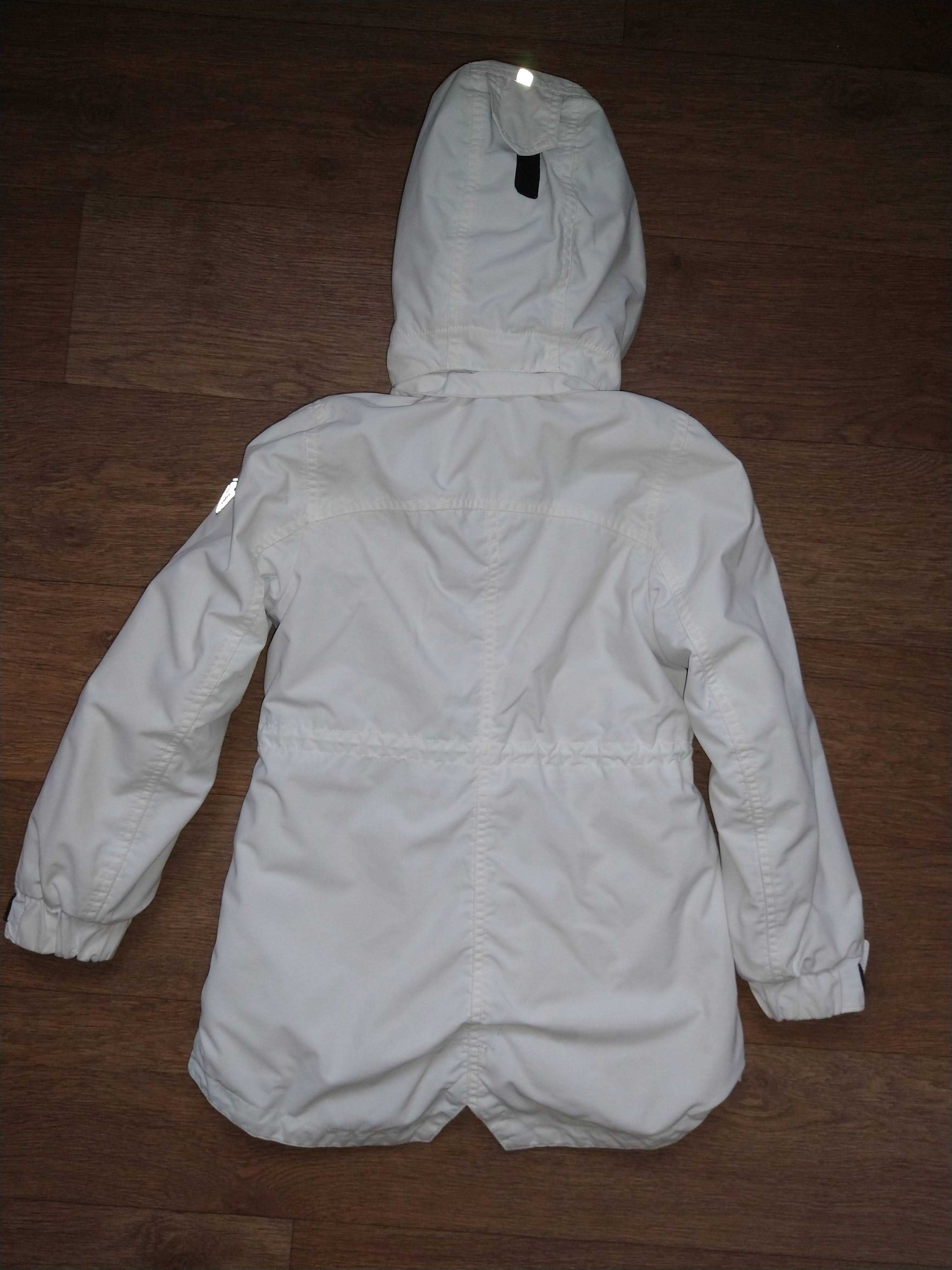 Демисезонная куртка Reima белая 128р