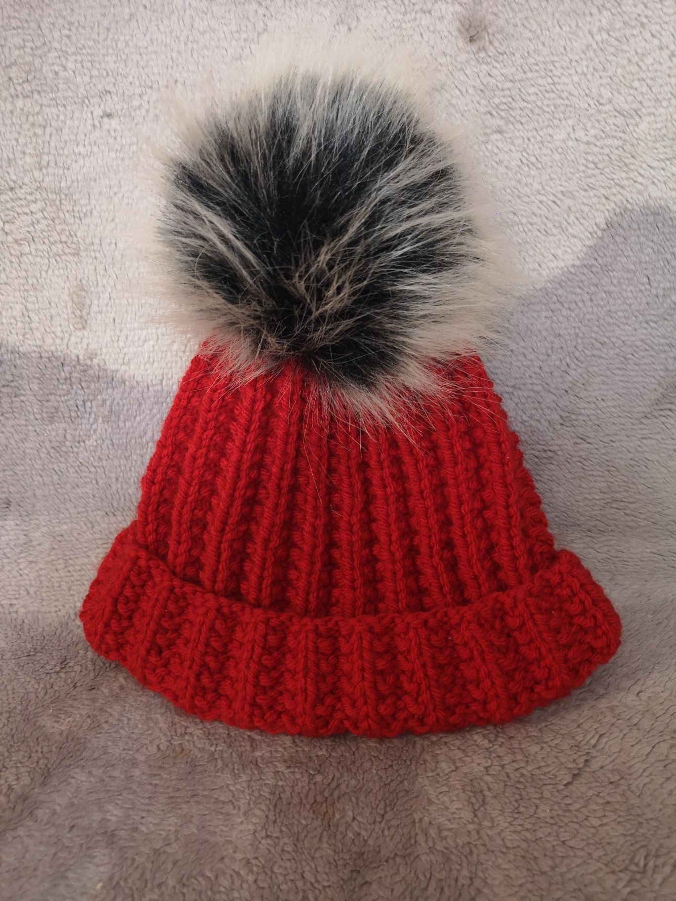 Czerwona czapka z pomponem Handmade Polska
